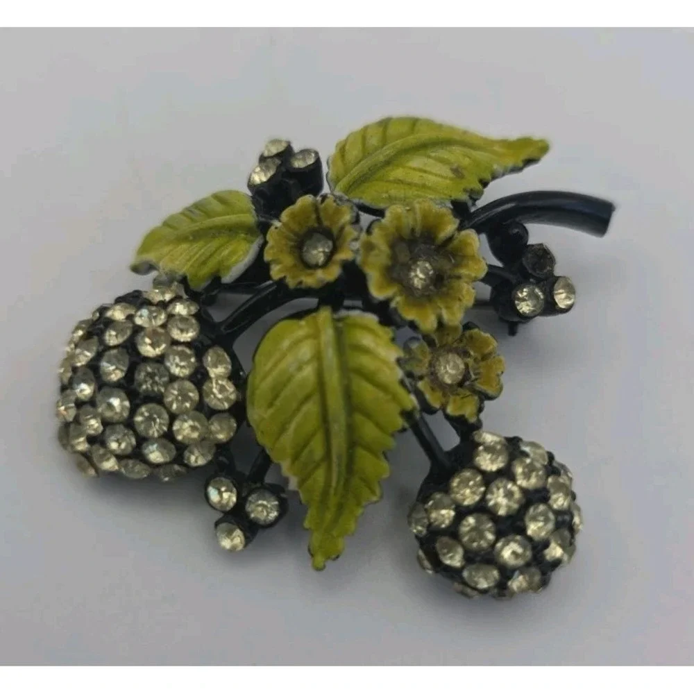 Vintage Hollycraft Hydrangea Berry Brooch Japanned Yellow Rhinestone Leaf Retro